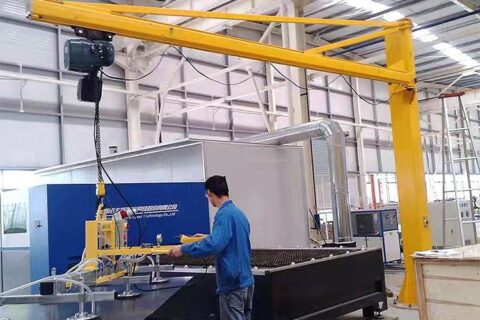 起重机械设备行业发展面临的挑战和机遇是什么？