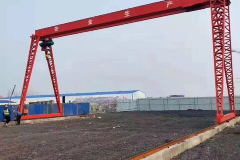 10吨门式起重机技术参数表10吨单梁门式起重机外形尺寸图