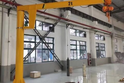 悬臂吊操作需要哪些注意事项？